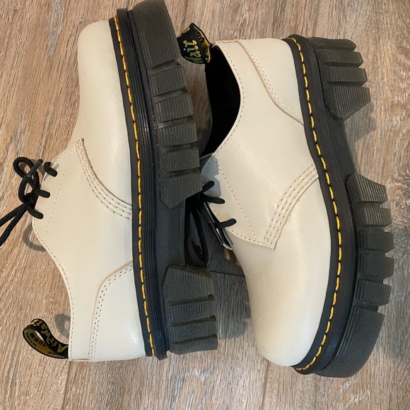 Dr. Marten Audrick Platform - Picture 8 of 8